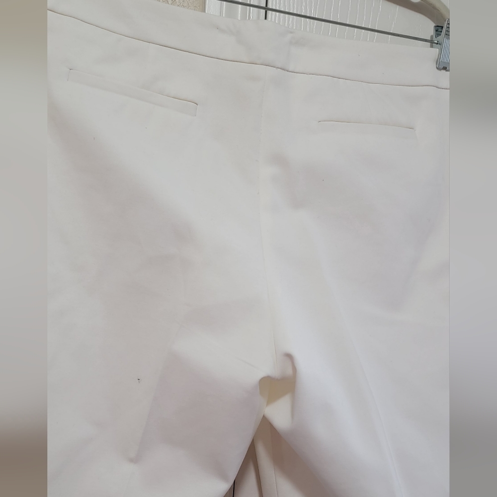 RAFAELLA WHITE BERMUDA SHORTS - Picture 6 of 9